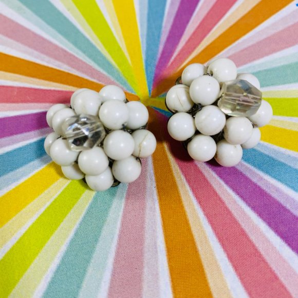 Vintage white and AB Cluster bead clip earrings - Picture 2 of 4